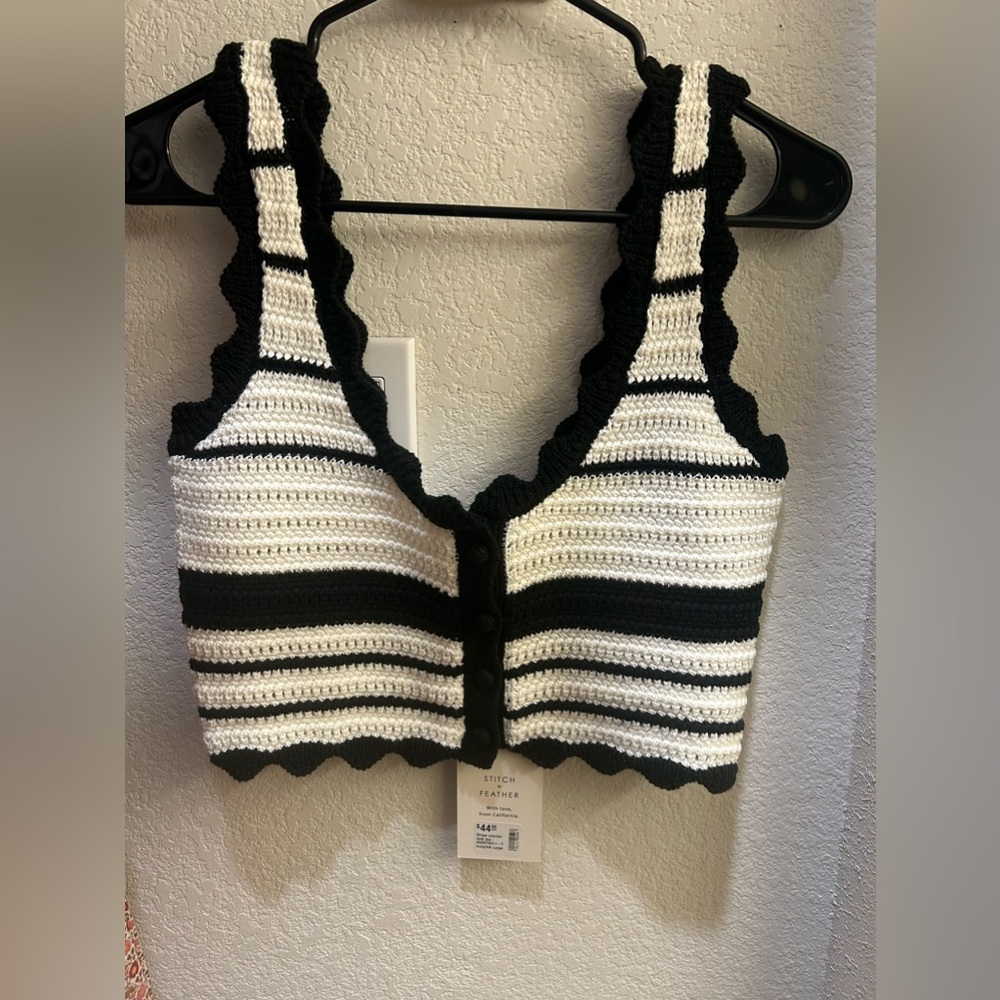 Capiro Crochet Top - Picture 2 of 3